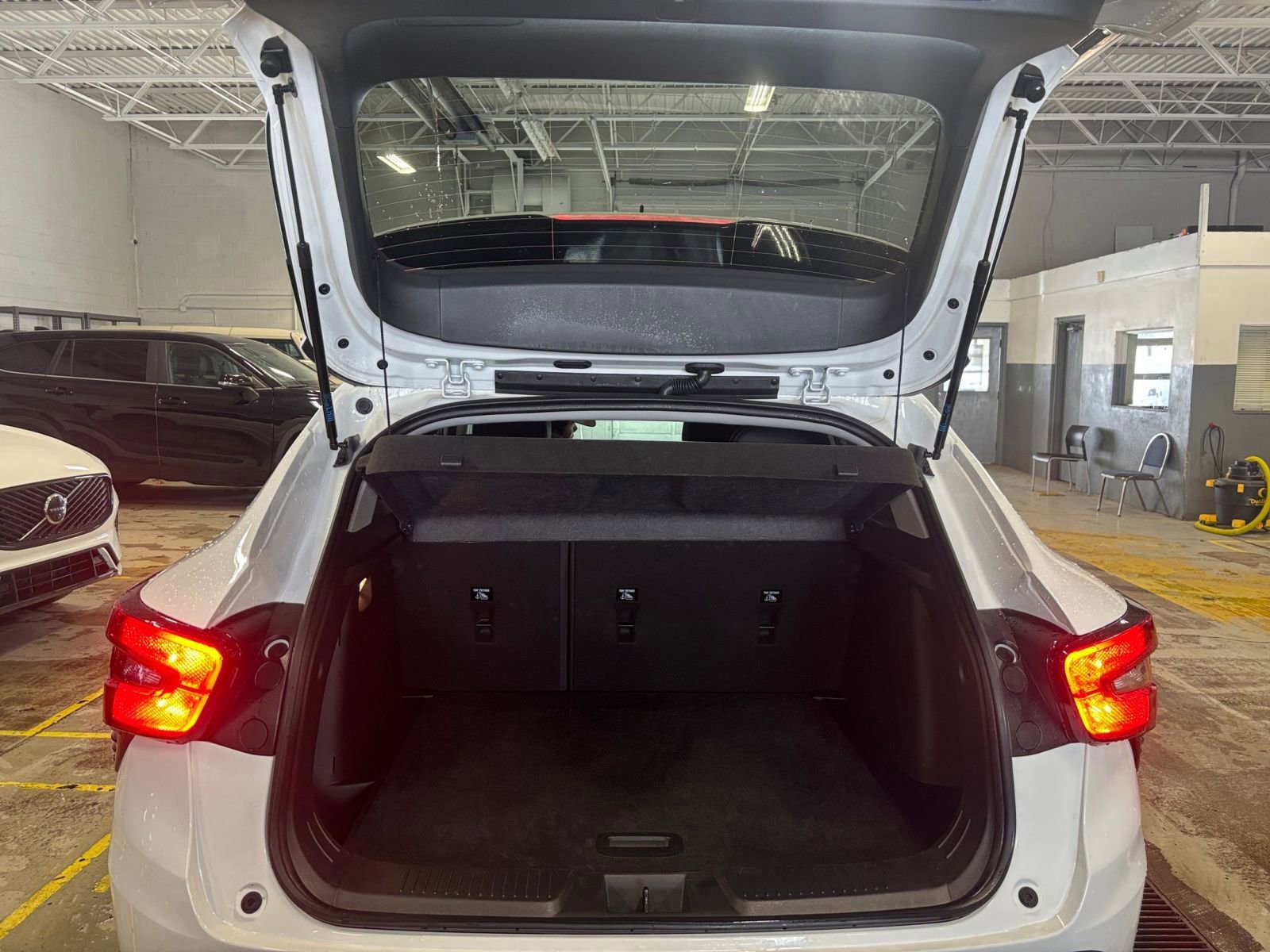 Thumbnail: 2025 Chevrolet Trax - 31