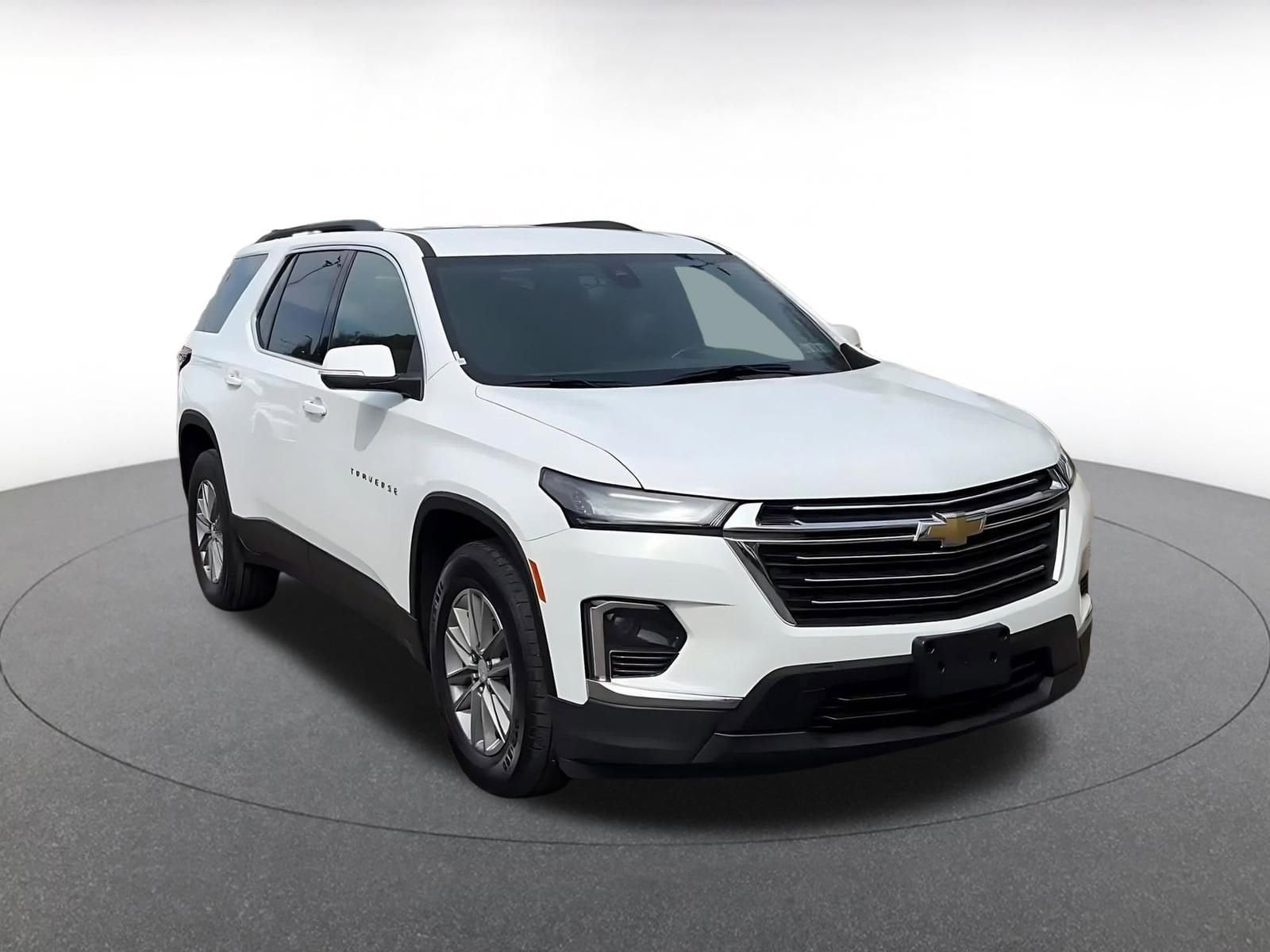 Thumbnail: 2023 Chevrolet Traverse - 3