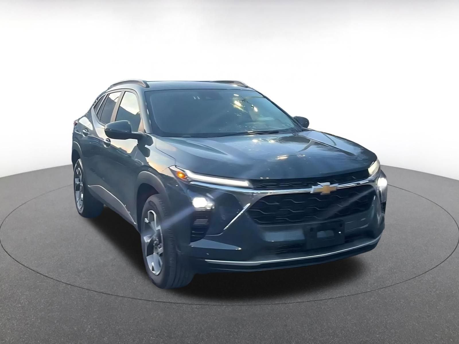 Thumbnail: 2025 Chevrolet Trax - 3