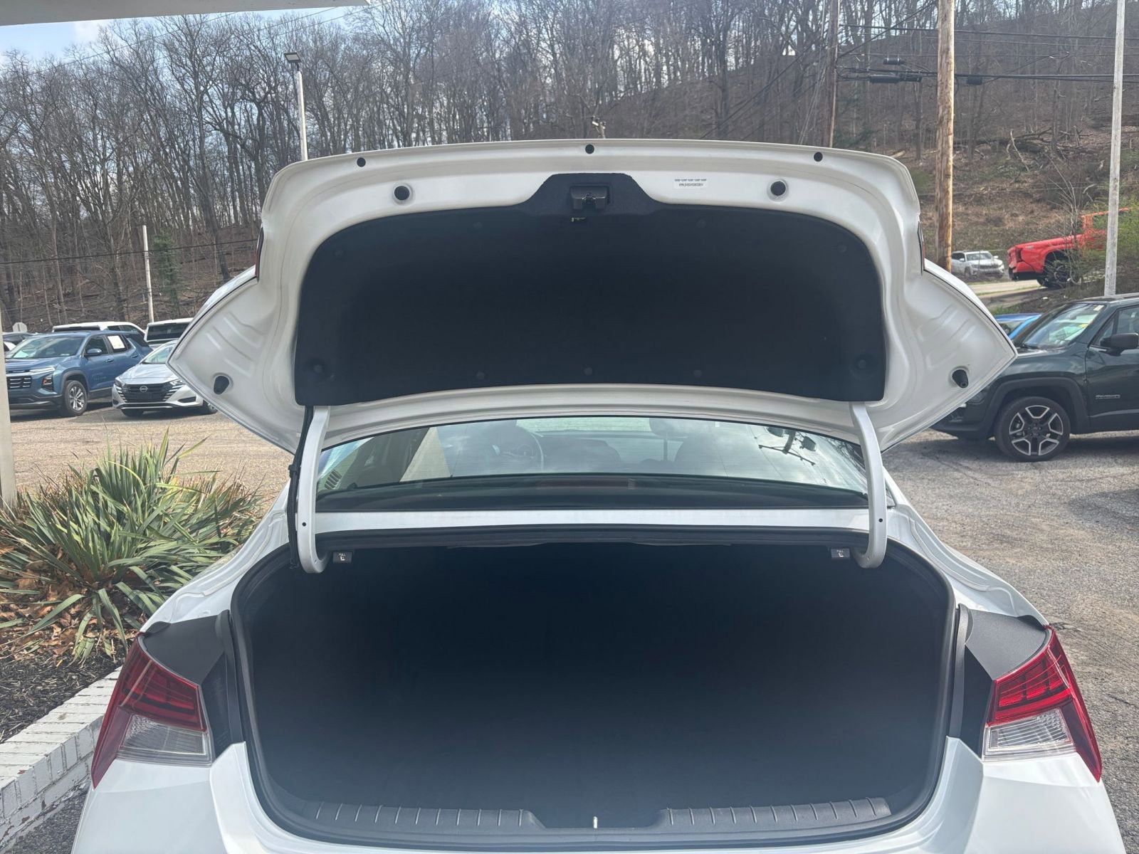 Thumbnail: 2025 Hyundai Elantra - 32