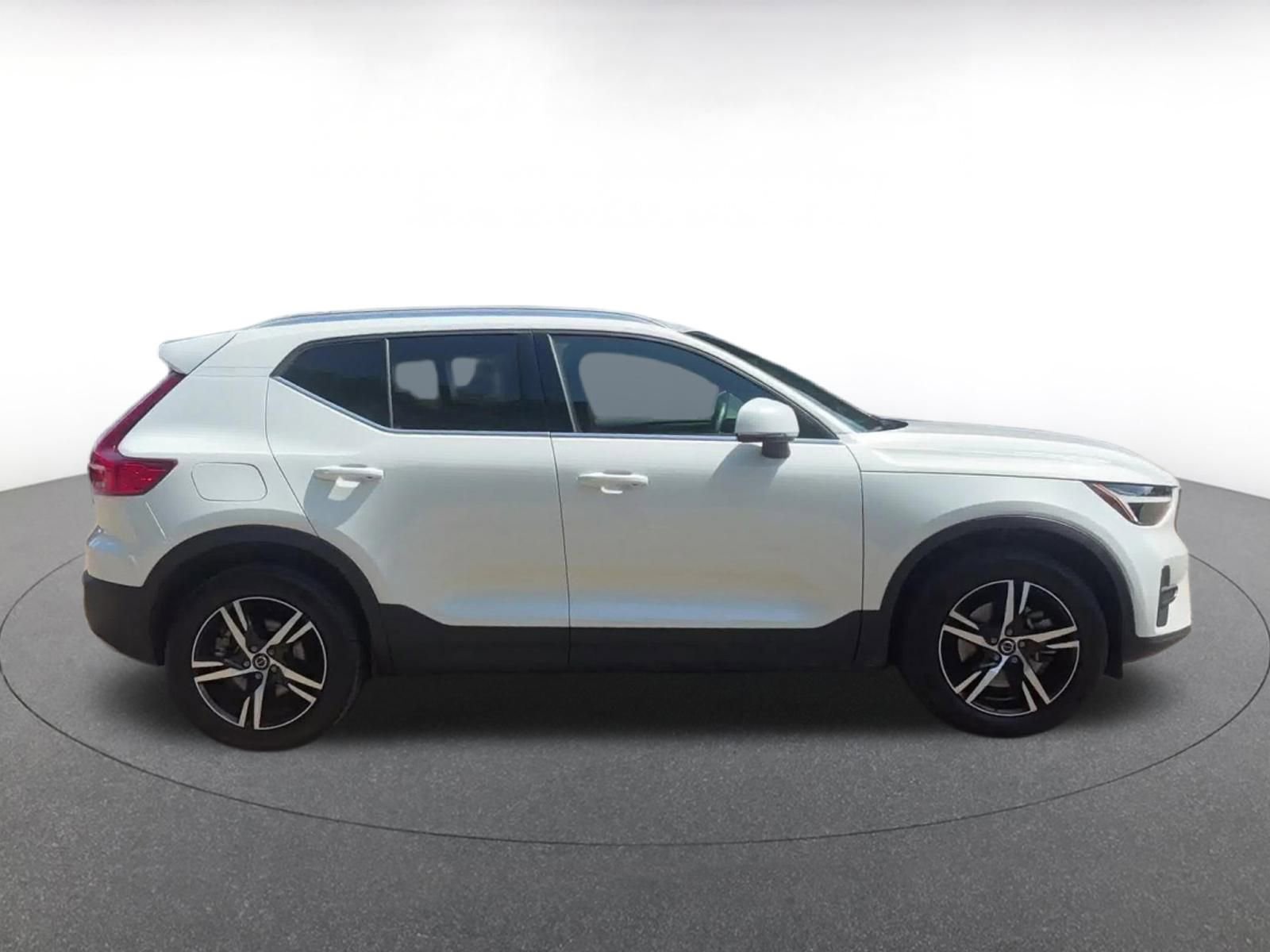 Thumbnail: 2024 Volvo XC40 - 16