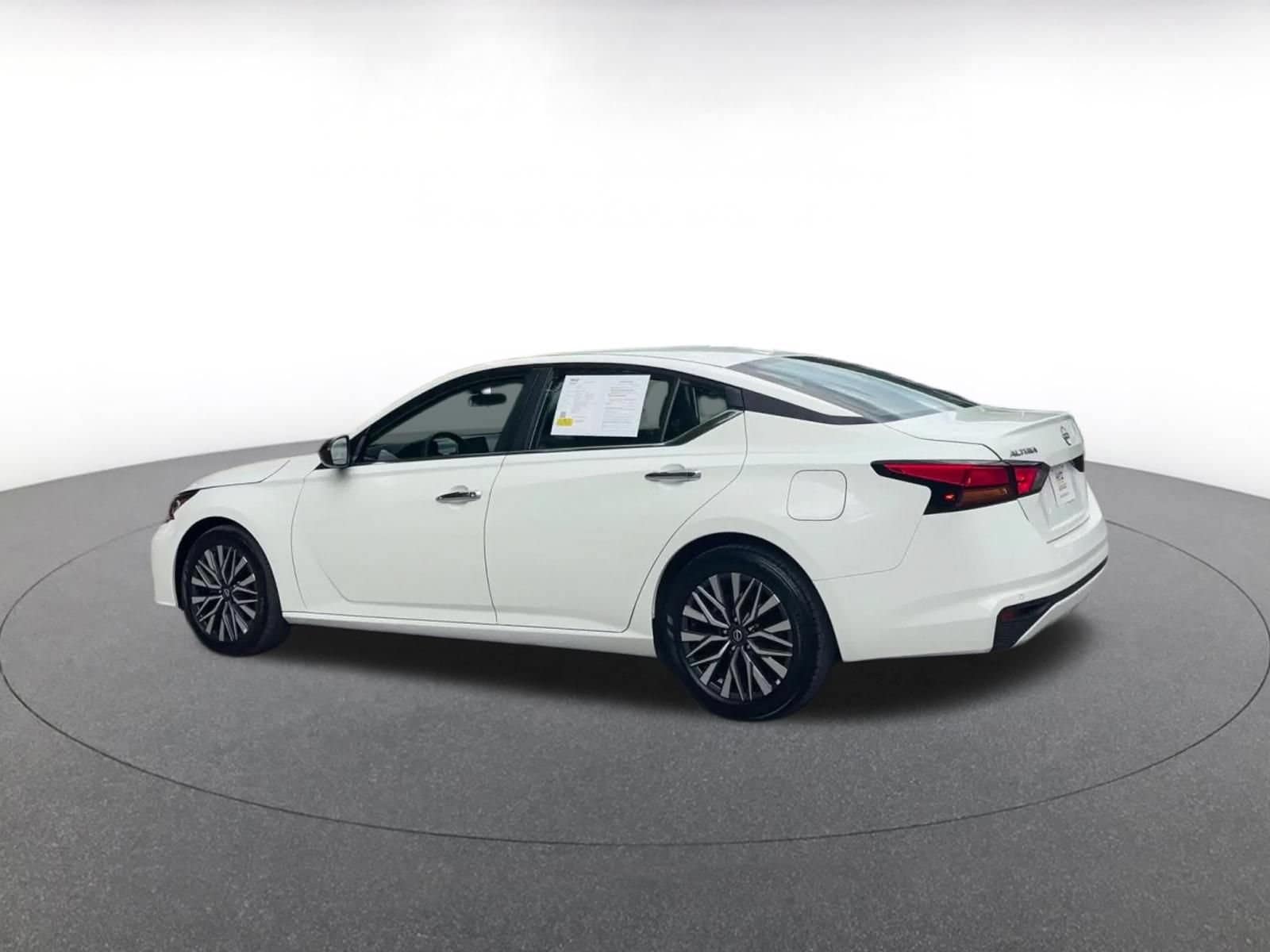 Thumbnail: 2025 Nissan Altima - 10