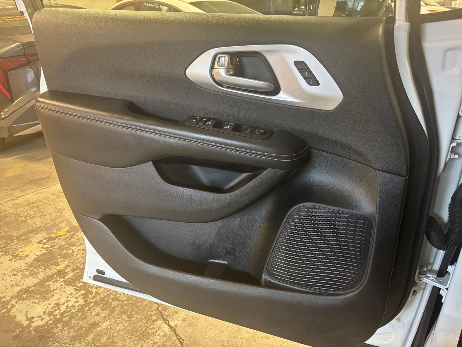 Thumbnail: 2025 Chrysler Pacifica - 20