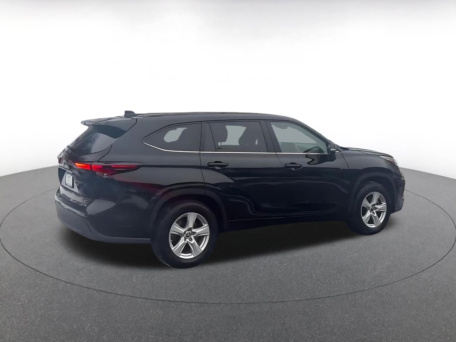 Thumbnail: 2025 Toyota Highlander - 15