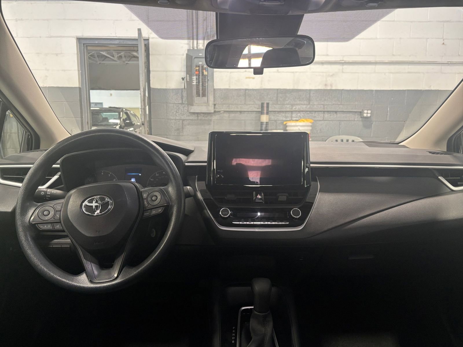 Thumbnail: 2025 Toyota Corolla - 33