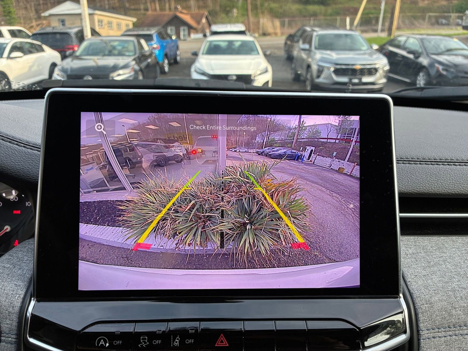 Thumbnail: 2023 Jeep Compass - 23