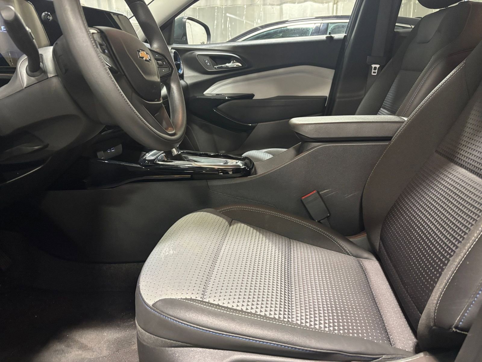 Thumbnail: 2025 Chevrolet Trax - 34