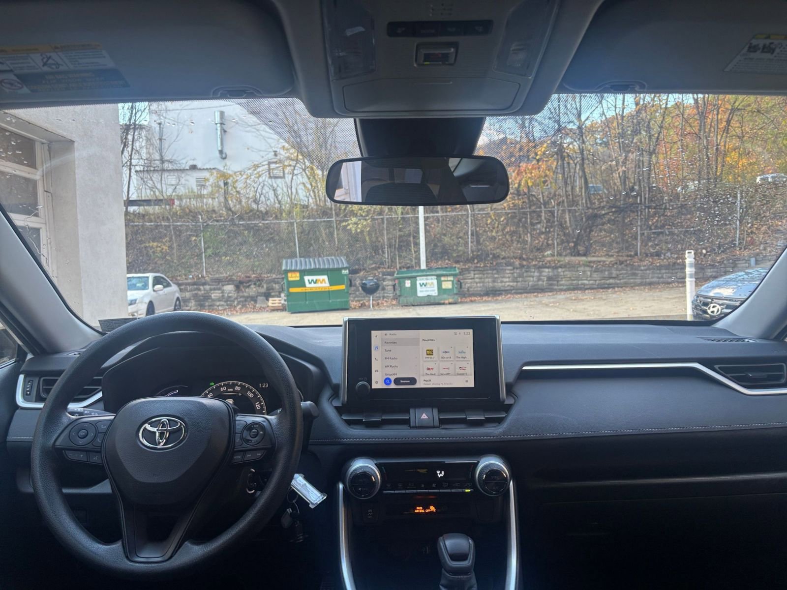 Thumbnail: 2025 Toyota RAV4 - 32