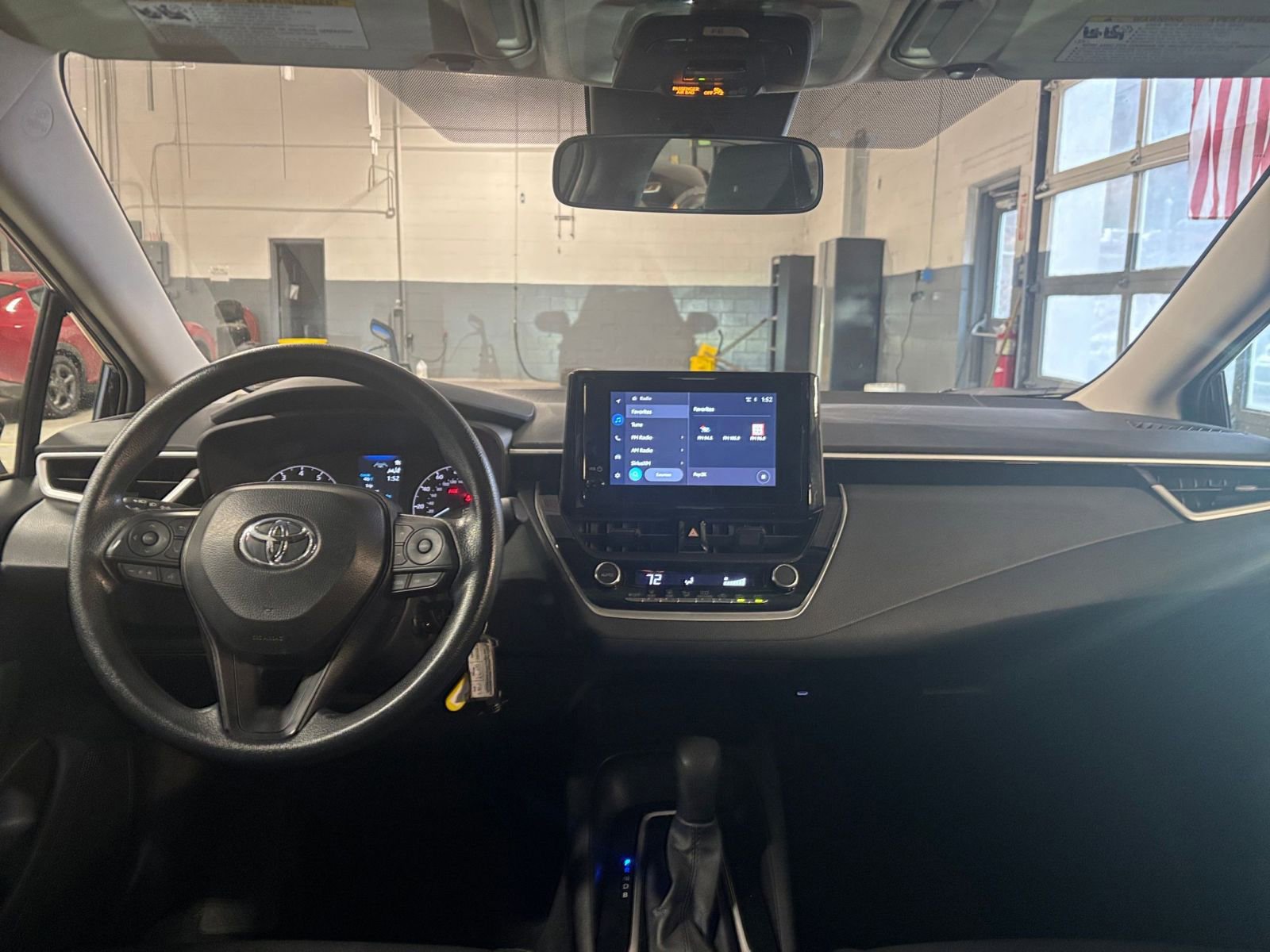 Thumbnail: 2025 Toyota Corolla - 32