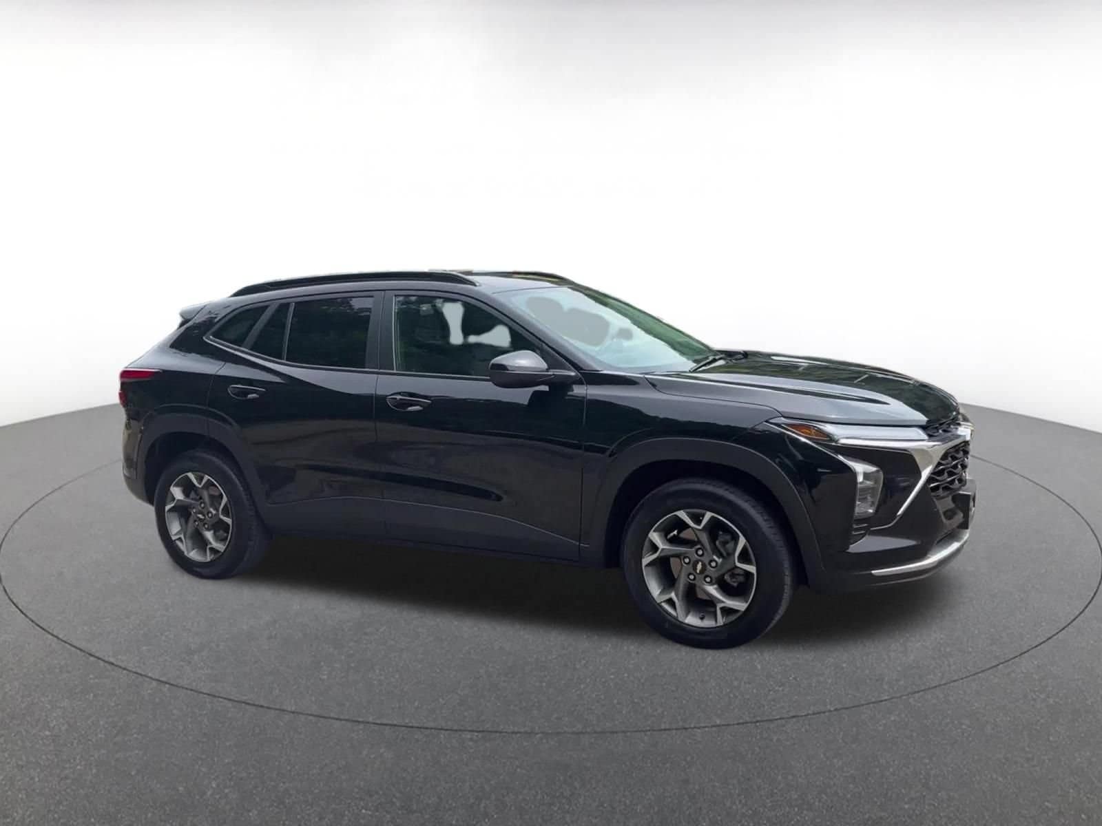 Thumbnail: 2025 Chevrolet Trax - 2