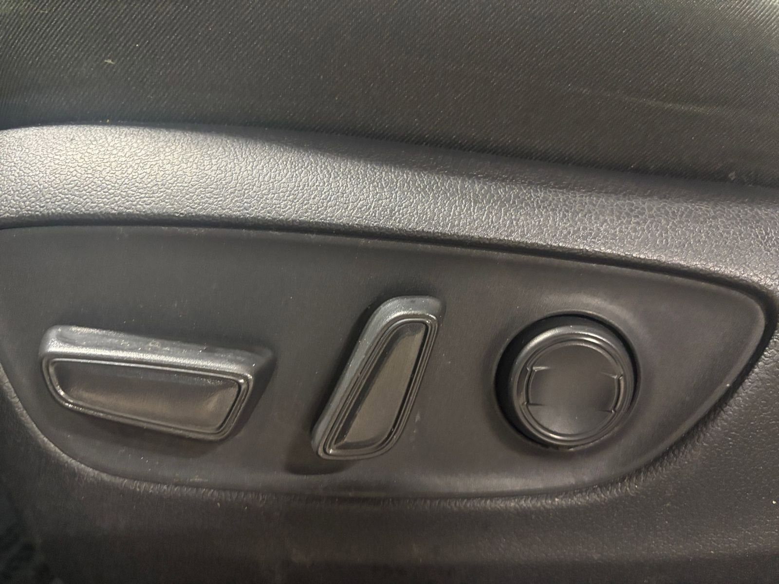 Thumbnail: 2025 Toyota RAV4 - 23