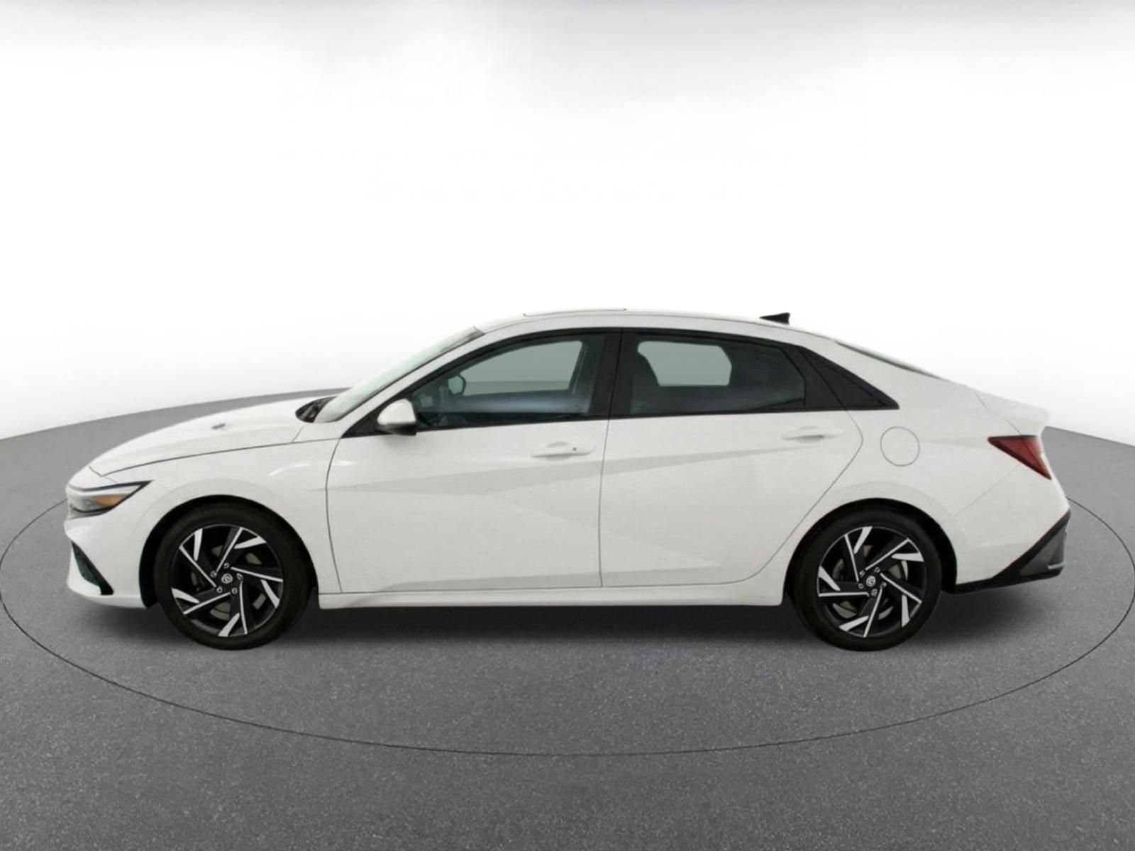 Thumbnail: 2025 Hyundai Elantra - 4