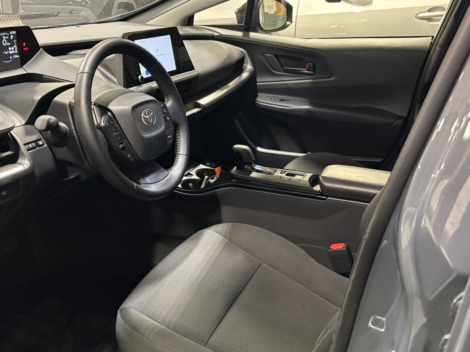 Thumbnail: 2025 Toyota Prius - 34