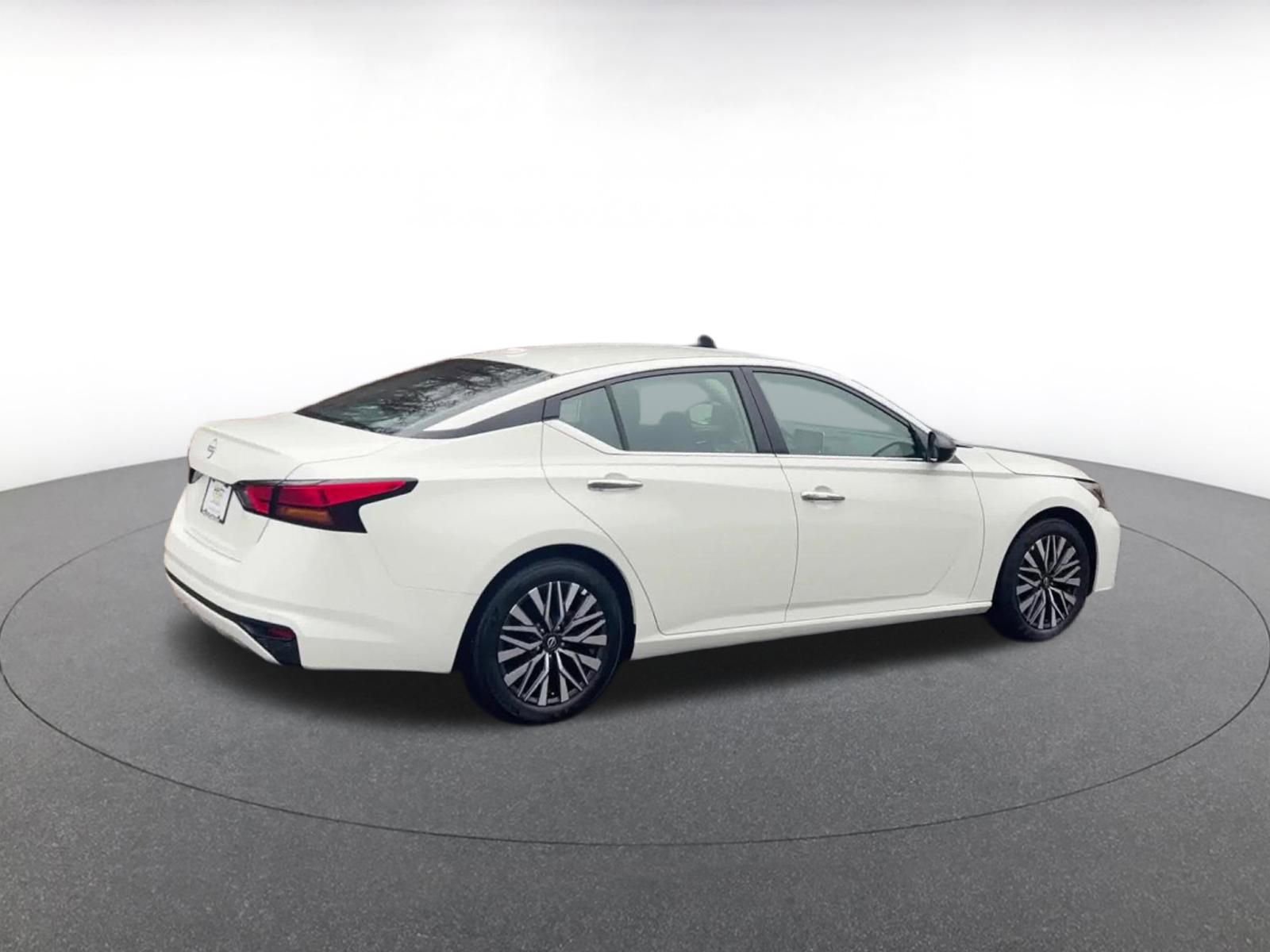 Thumbnail: 2025 Nissan Altima - 15