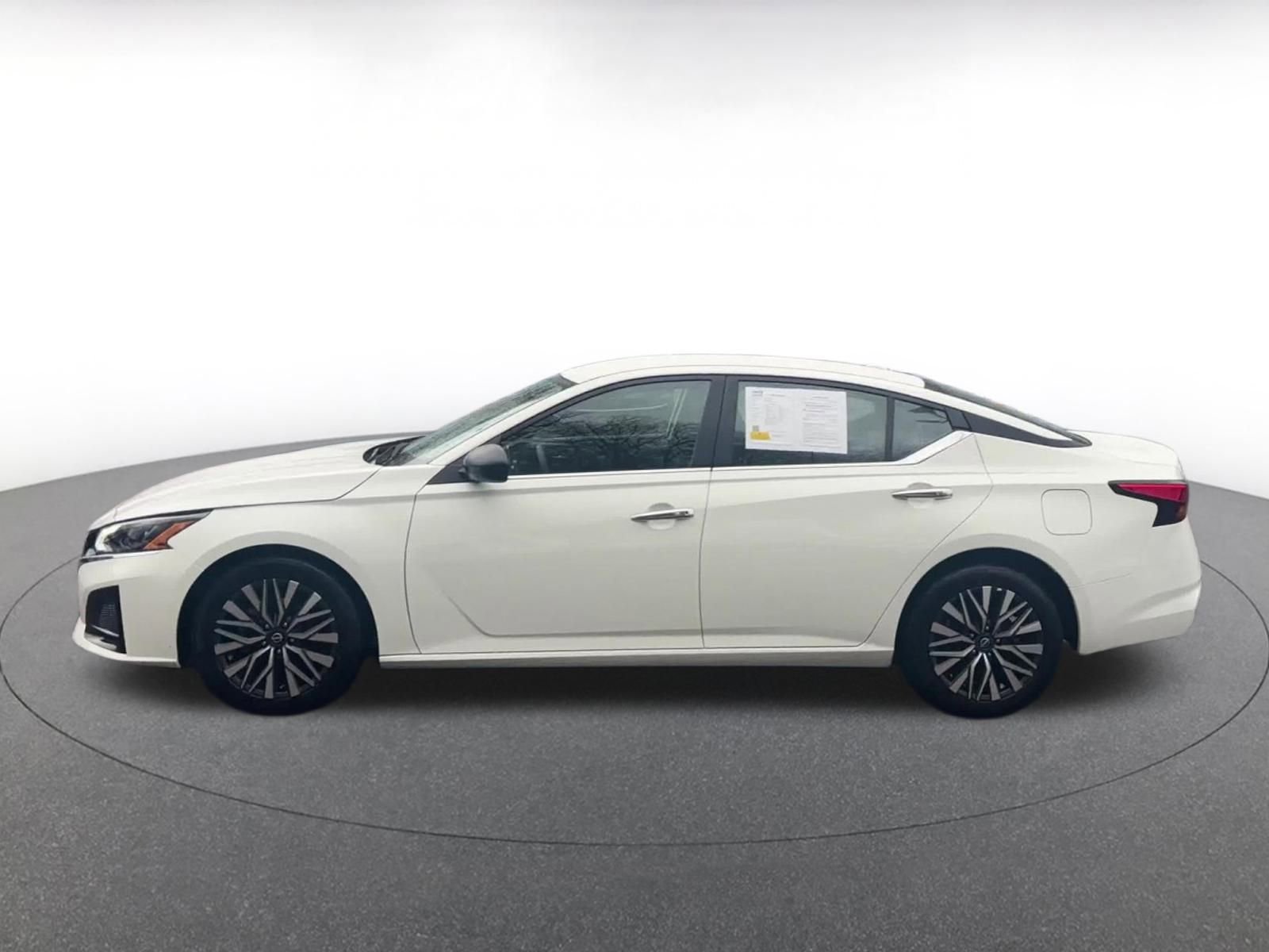 Thumbnail: 2025 Nissan Altima - 9