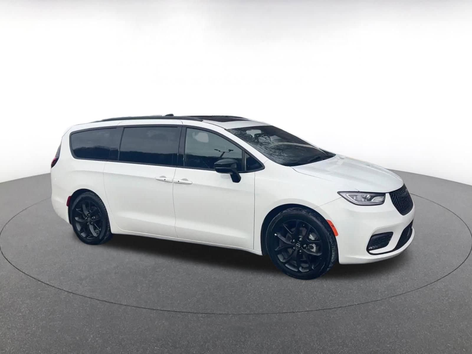 Thumbnail: 2025 Chrysler Pacifica - 2