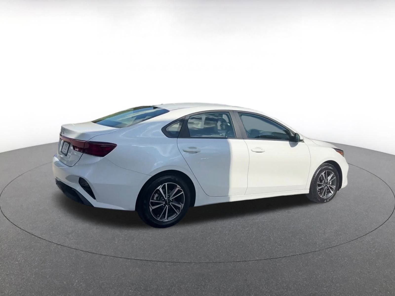Thumbnail: 2024 Kia Forte - 15