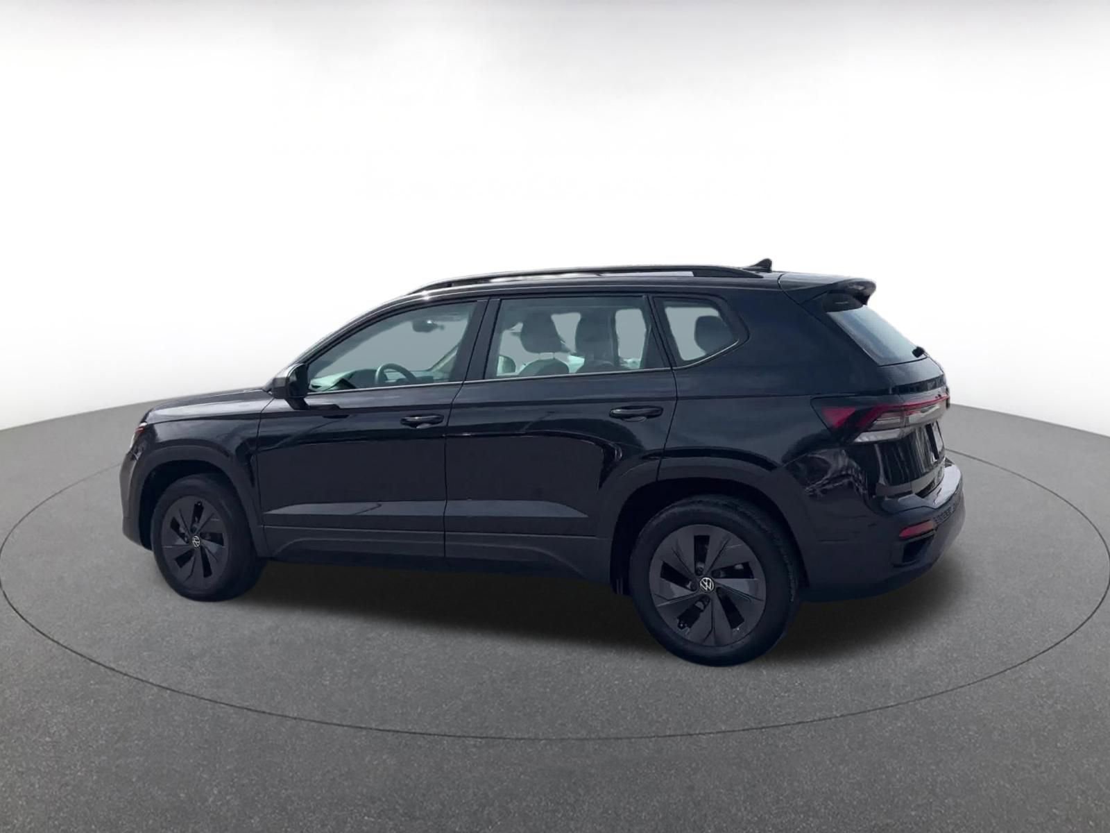 Thumbnail: 2025 Volkswagen Taos - 10