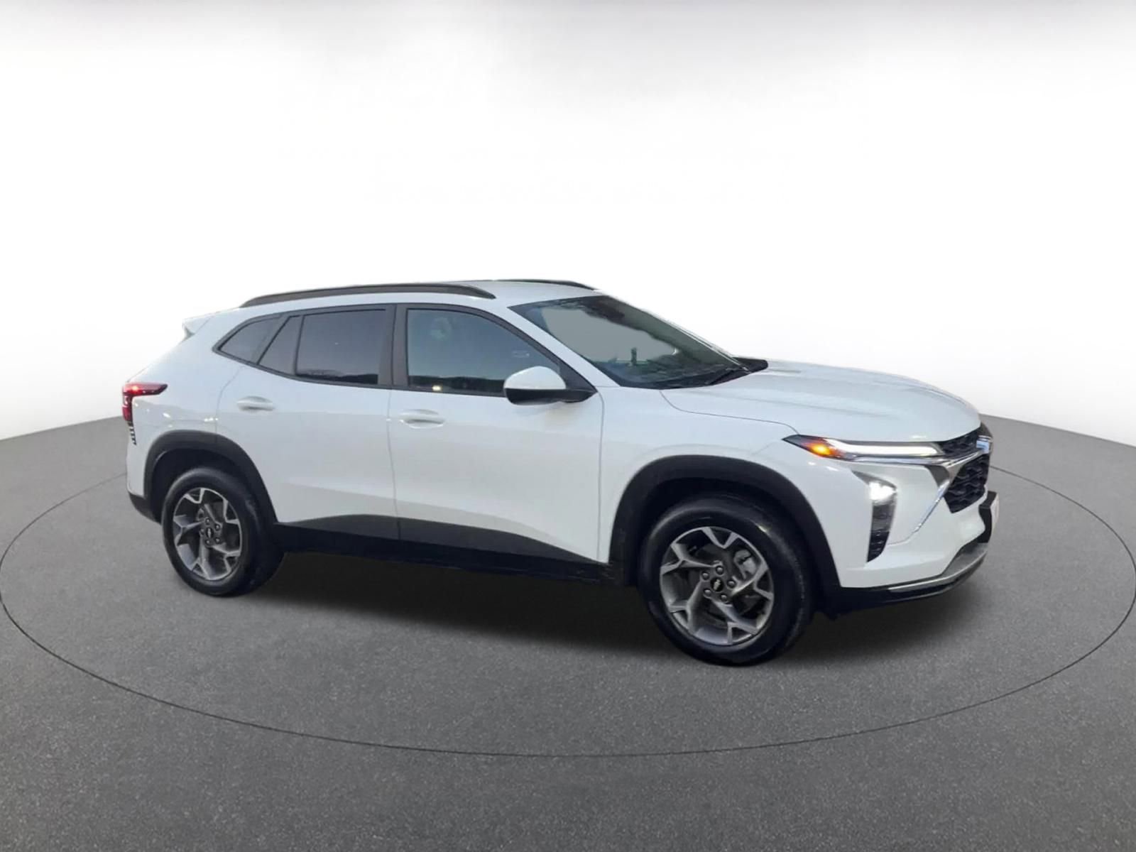 Thumbnail: 2025 Chevrolet Trax - 2