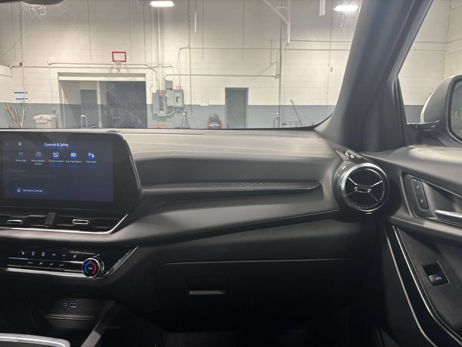 Thumbnail: 2025 Chevrolet Equinox - 31