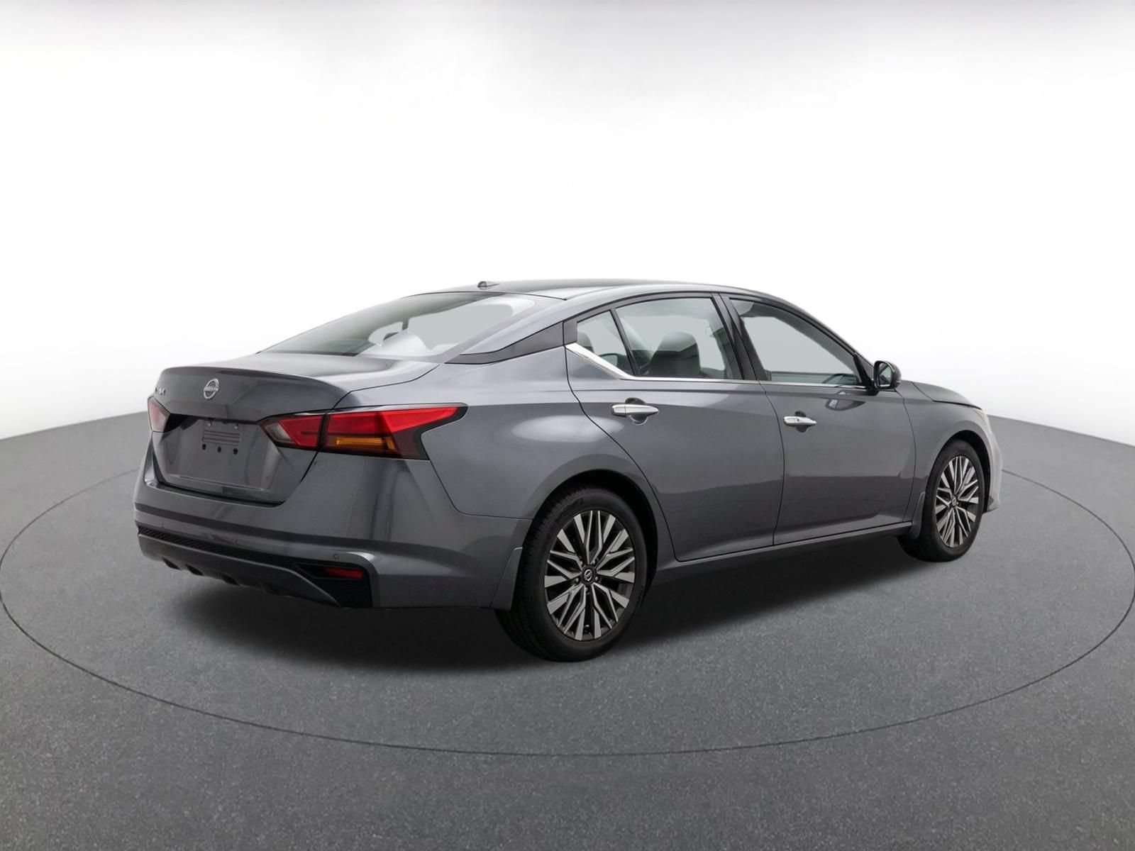Thumbnail: 2025 Nissan Altima - 9
