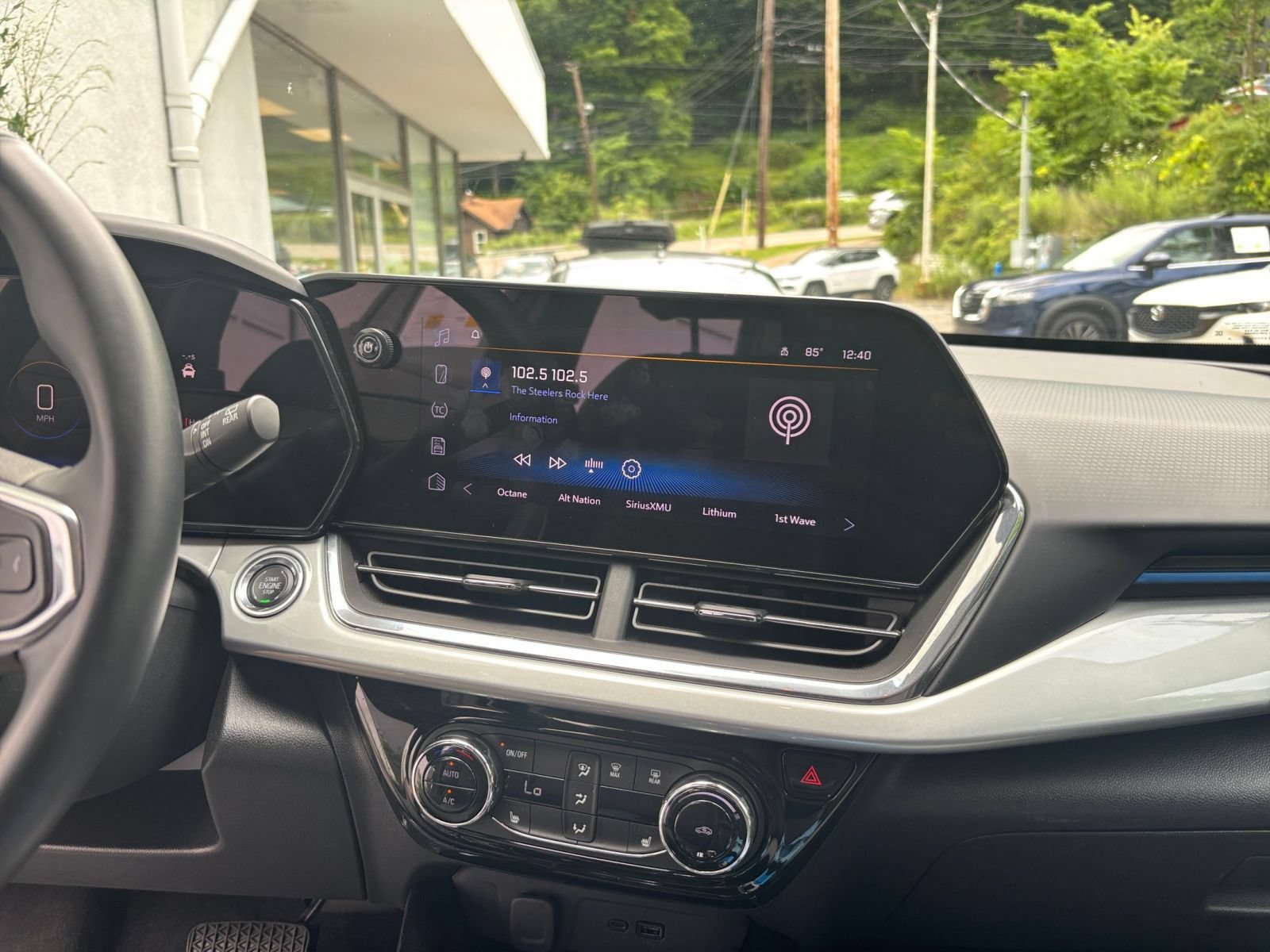 Thumbnail: 2025 Chevrolet Trax - 17