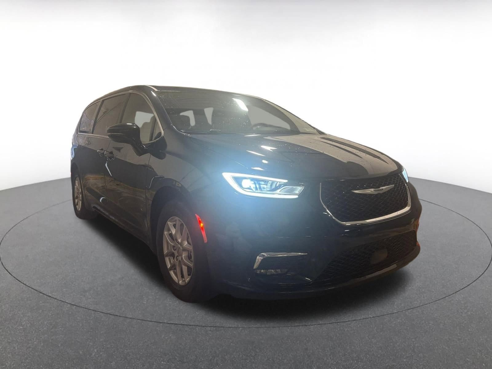 Thumbnail: 2025 Chrysler Pacifica - 1