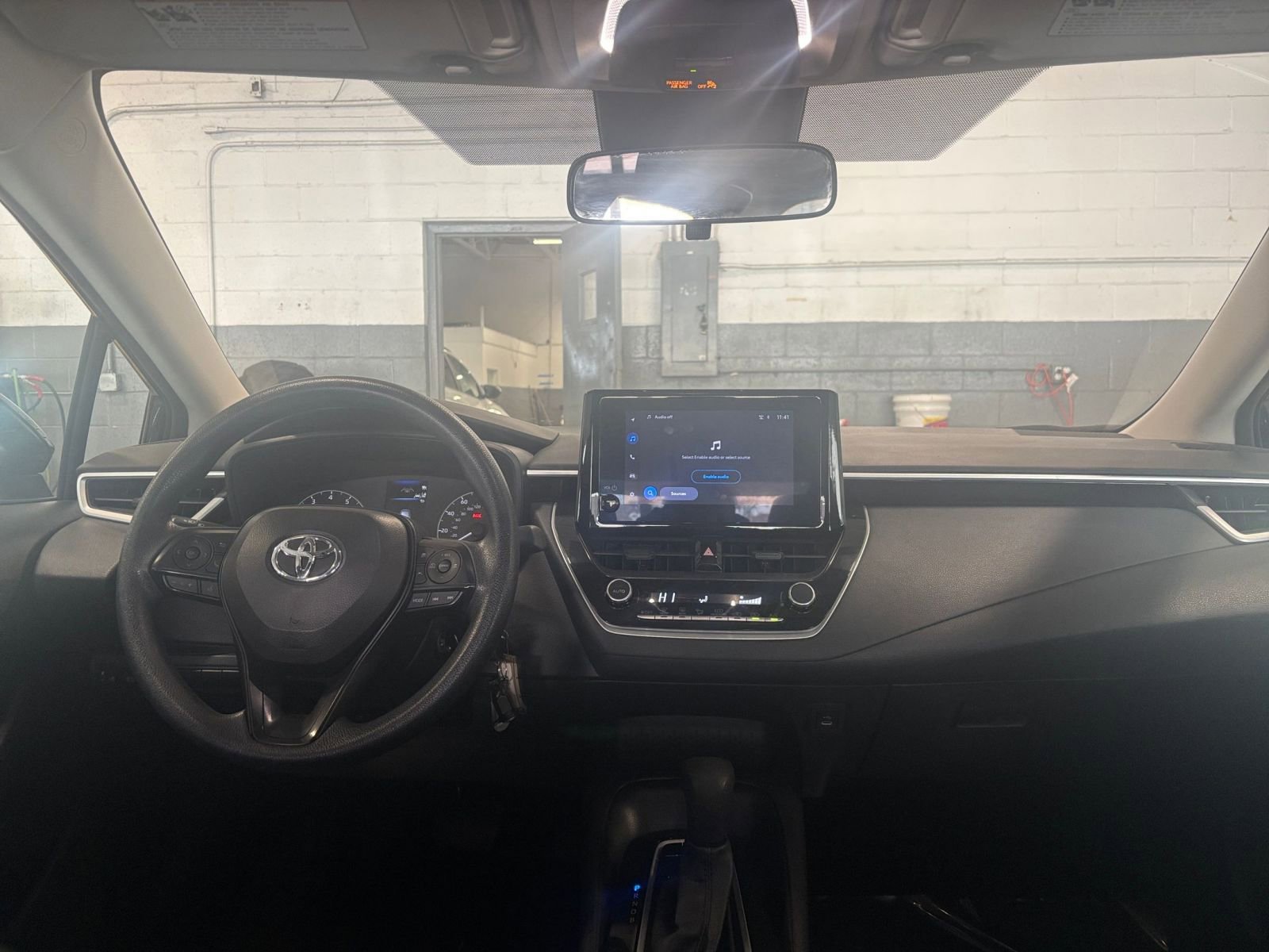 Thumbnail: 2025 Toyota Corolla - 32