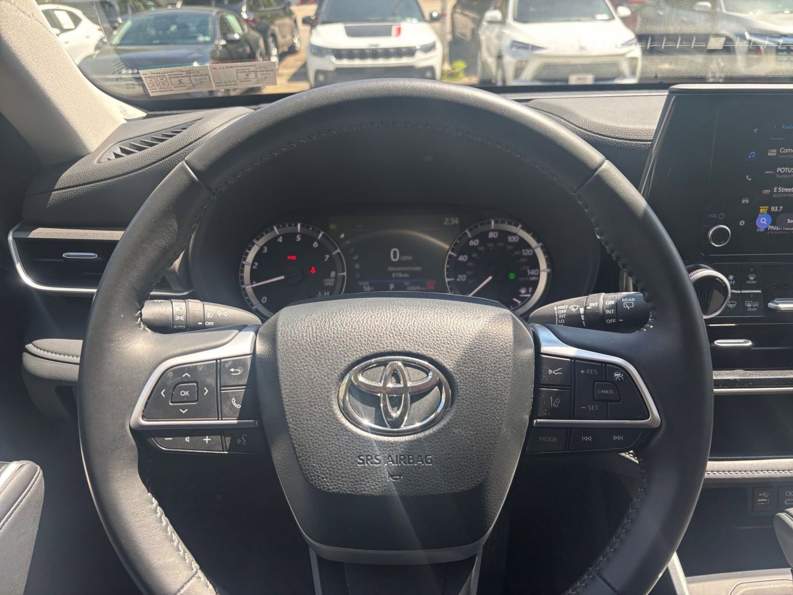 Thumbnail: 2025 Toyota Highlander - 31