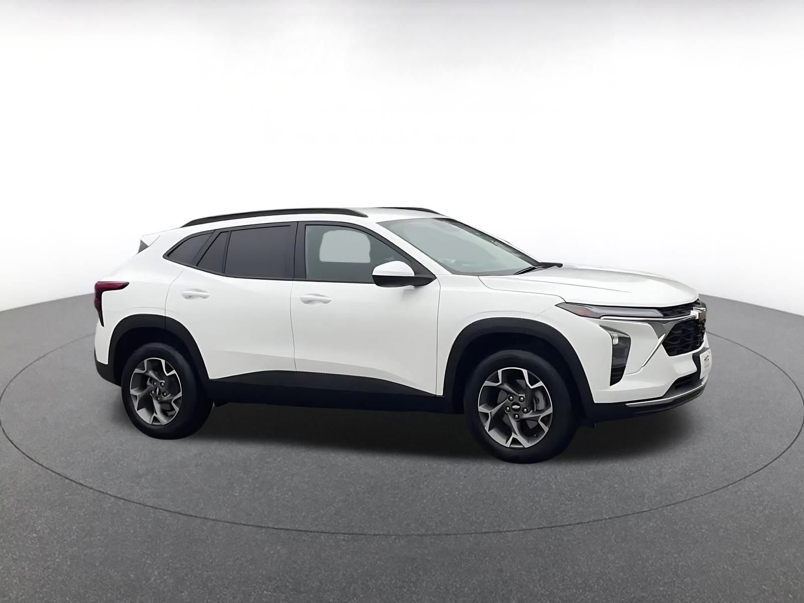 Thumbnail: 2025 Chevrolet Trax - 2