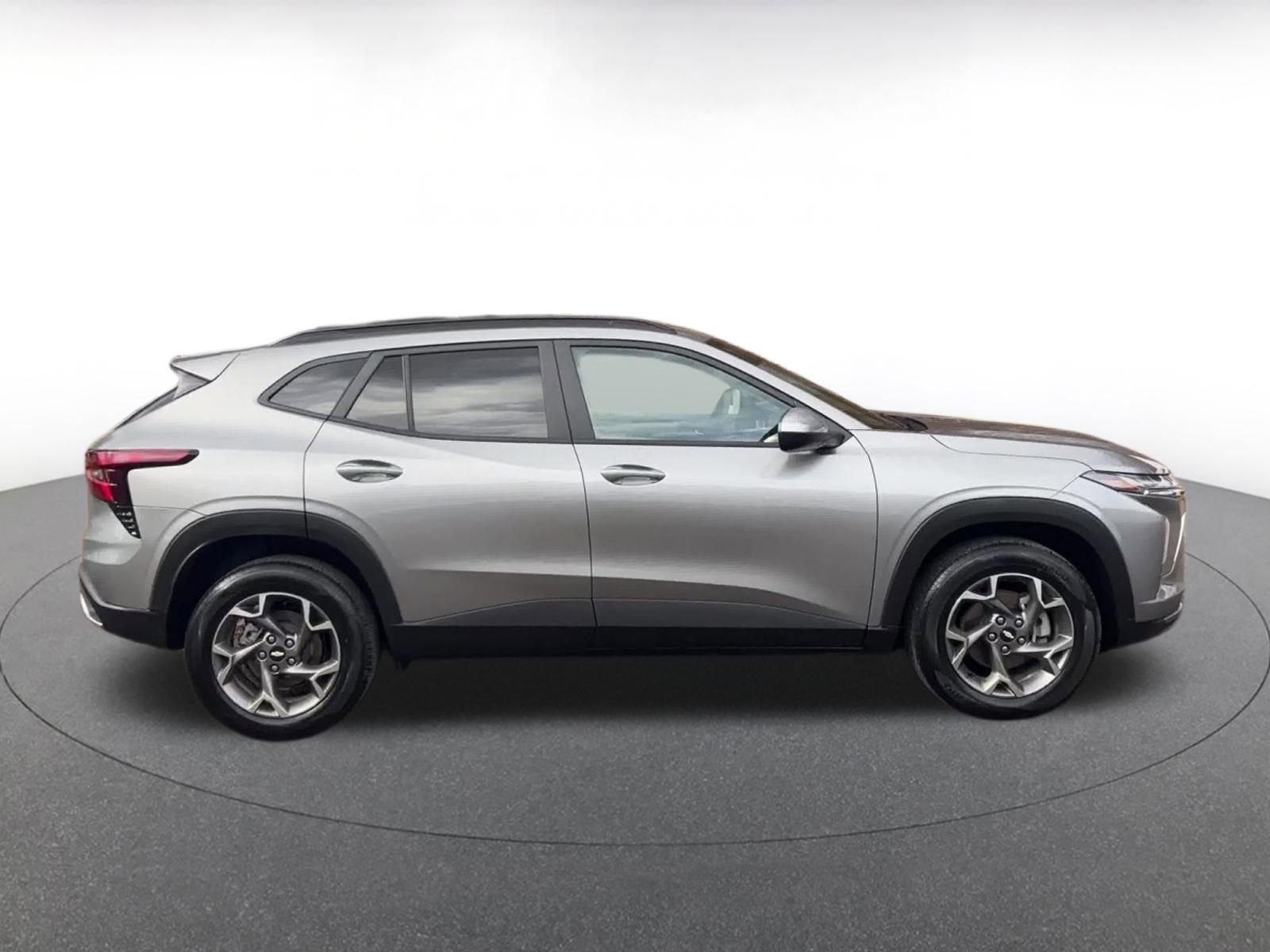 Thumbnail: 2025 Chevrolet Trax - 16