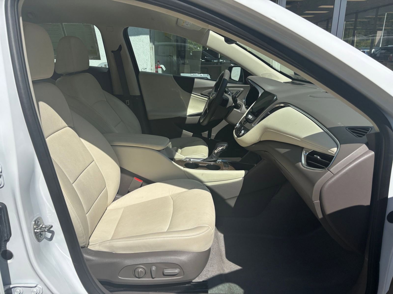 Thumbnail: 2024 Chevrolet Malibu - 27