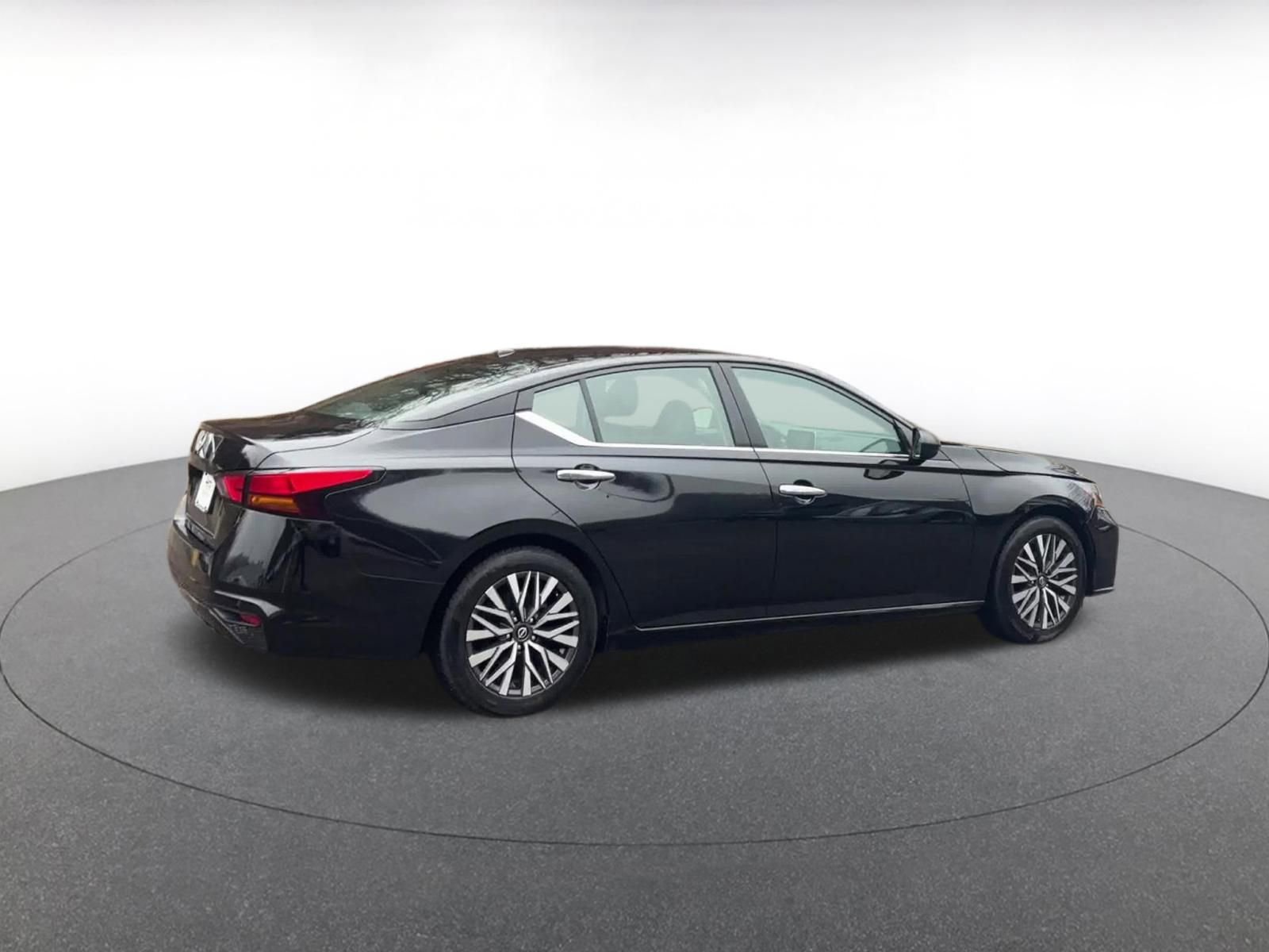 Thumbnail: 2025 Nissan Altima - 15