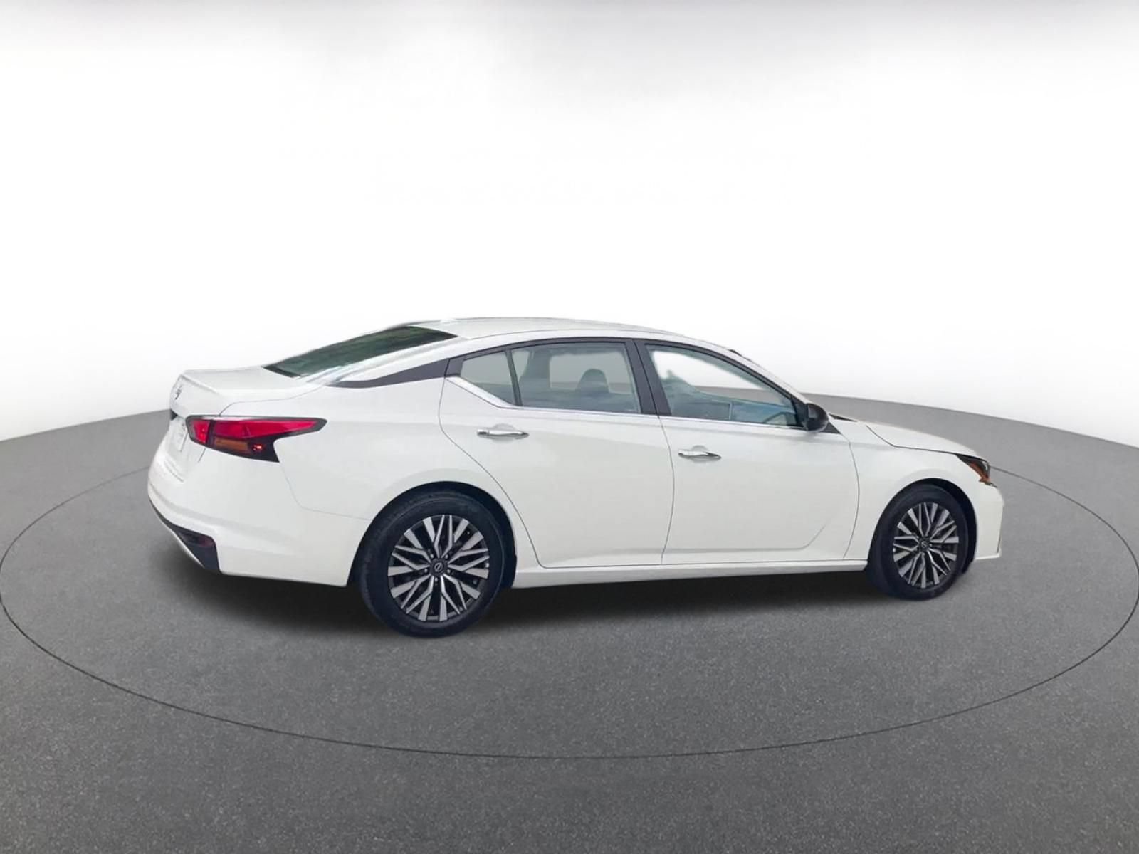 Thumbnail: 2025 Nissan Altima - 15