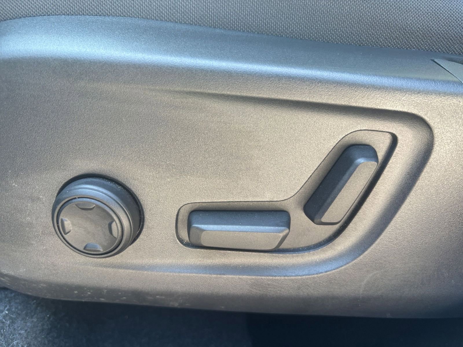 Thumbnail: 2024 Volvo XC40 - 24