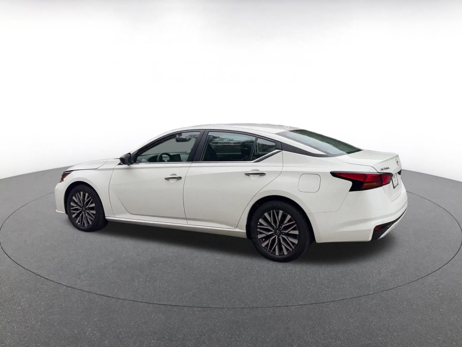 Thumbnail: 2025 Nissan Altima - 10