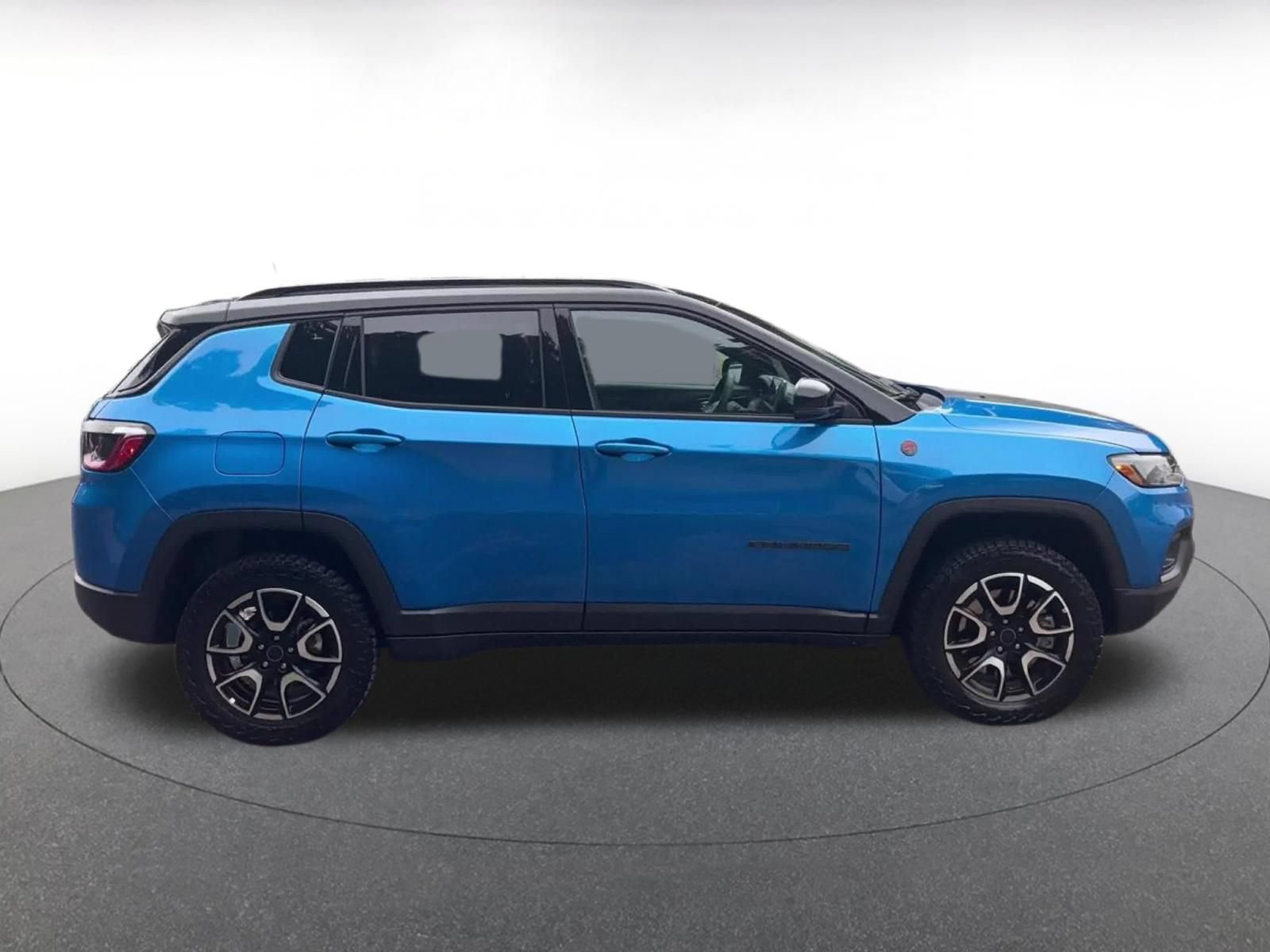 Thumbnail: 2025 Jeep Compass - 17