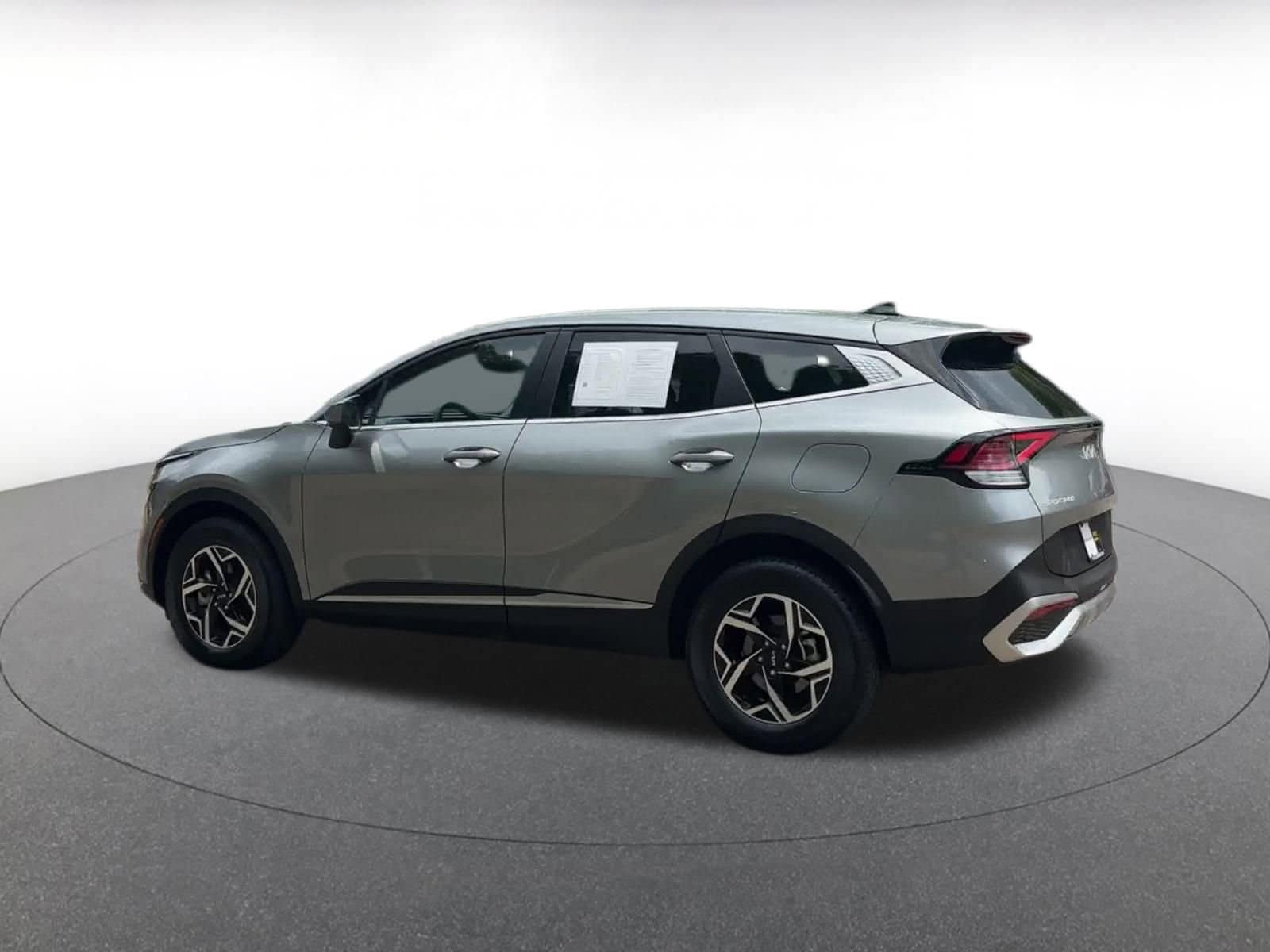 Thumbnail: 2023 Kia Sportage - 10