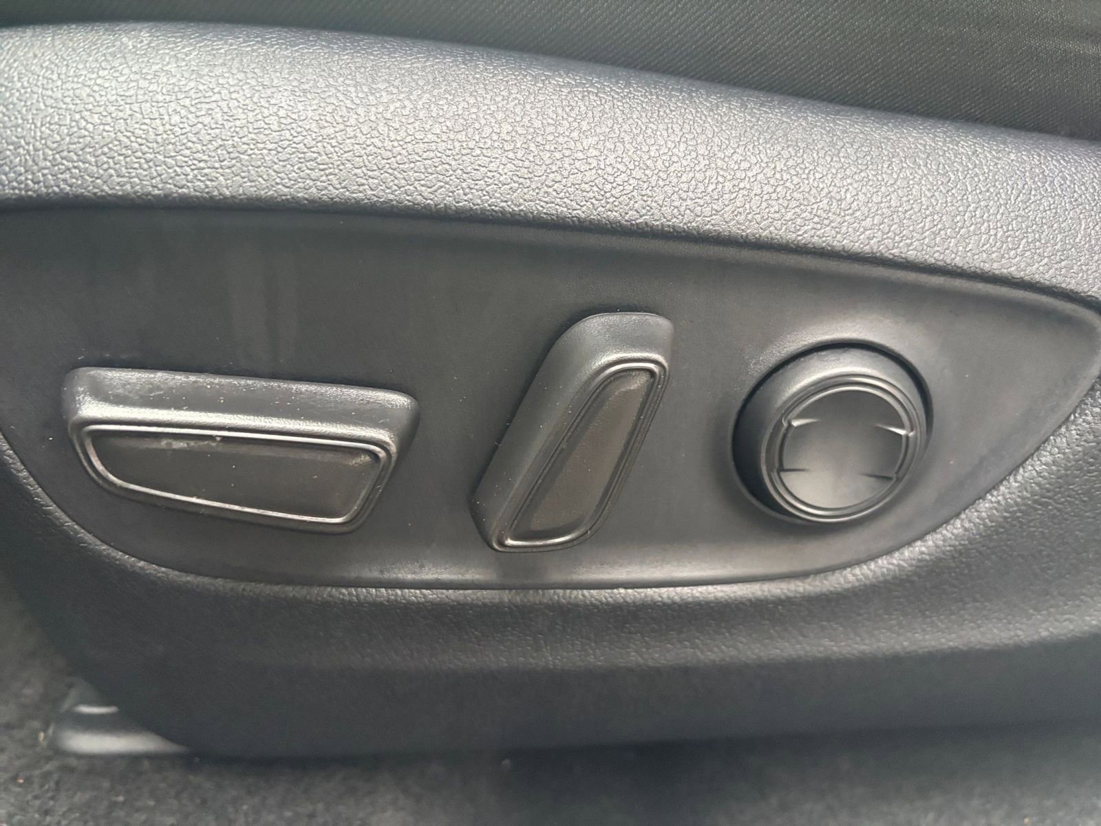 Thumbnail: 2025 Toyota RAV4 - 24