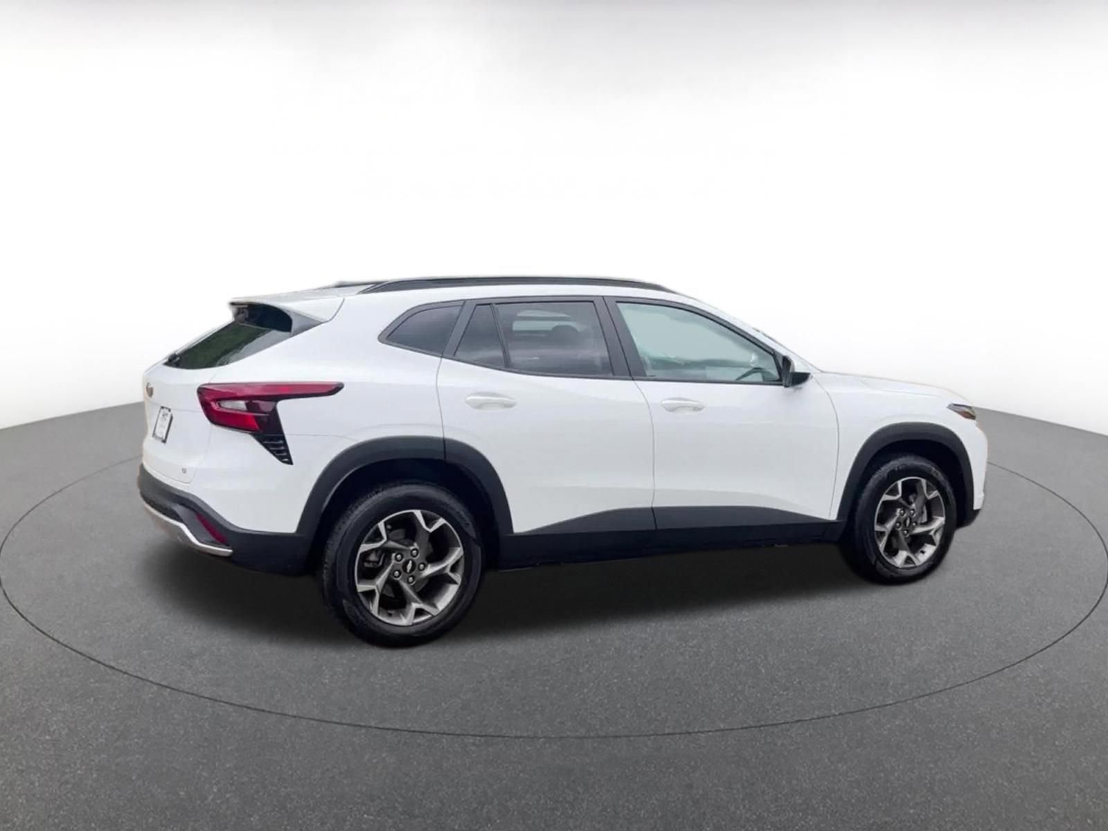 Thumbnail: 2025 Chevrolet Trax - 14