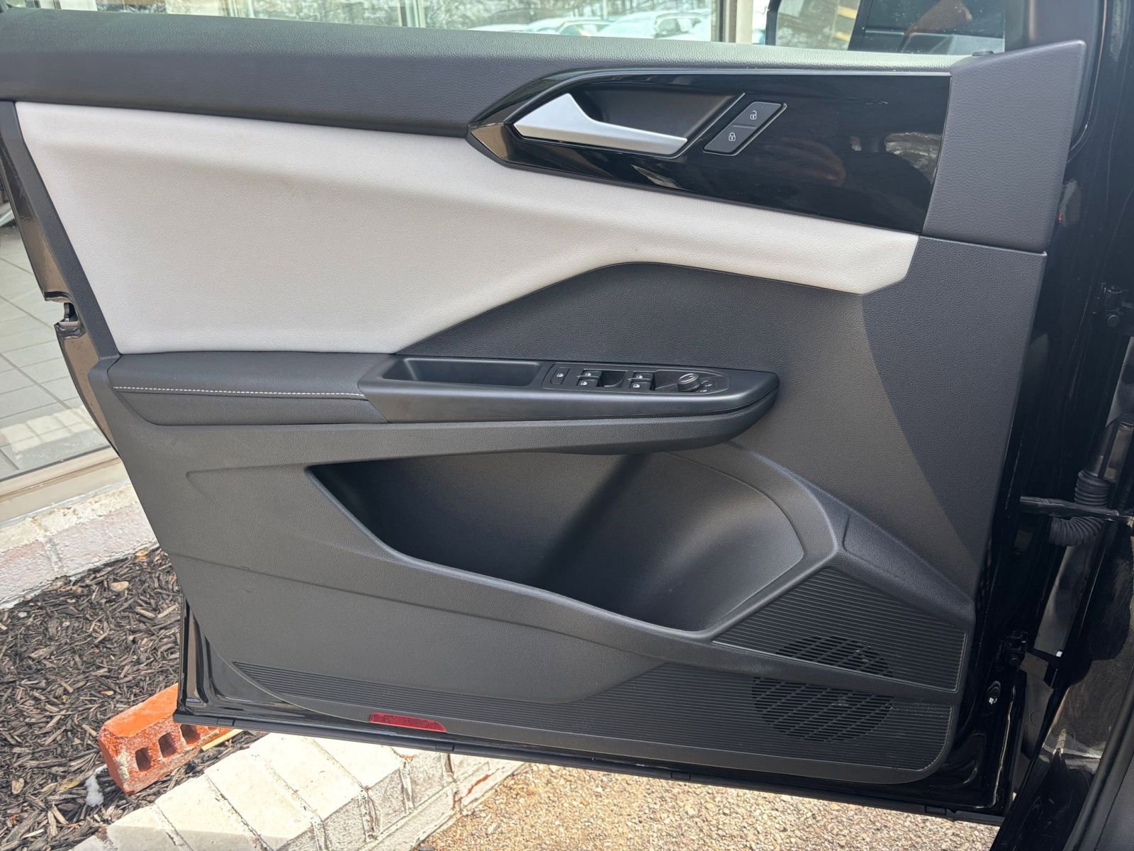 Thumbnail: 2025 Volkswagen Taos - 18