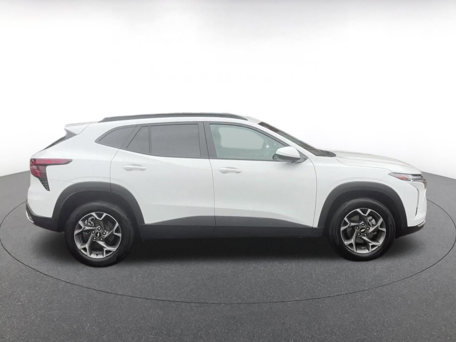 Thumbnail: 2025 Chevrolet Trax - 16