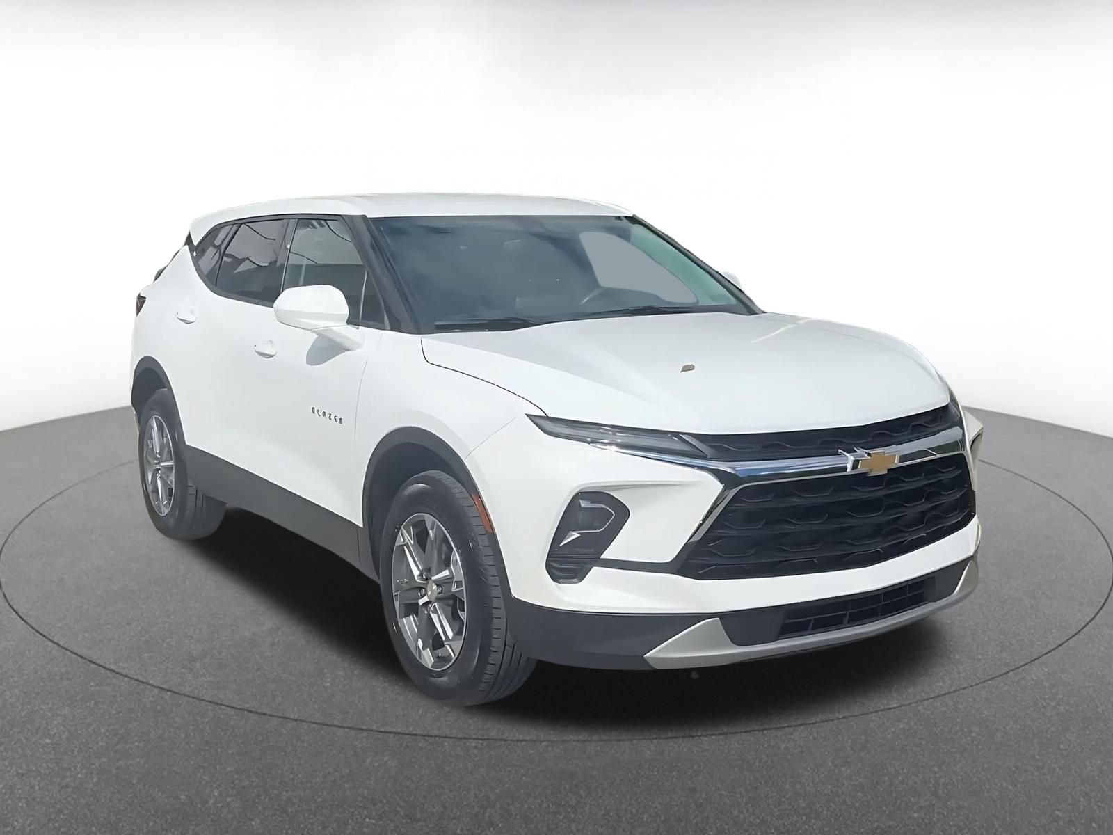 Thumbnail: 2026 Chevrolet Blazer - 3