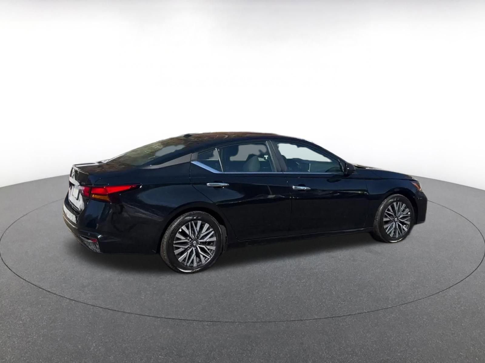 Thumbnail: 2025 Nissan Altima - 15