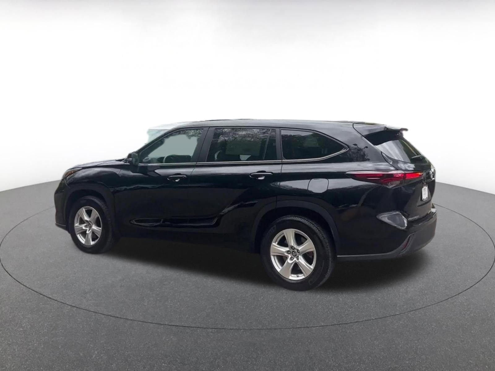 Thumbnail: 2025 Toyota Highlander - 10