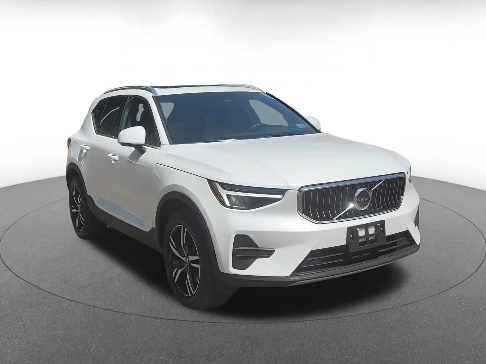 Thumbnail: 2024 Volvo XC40 - 3