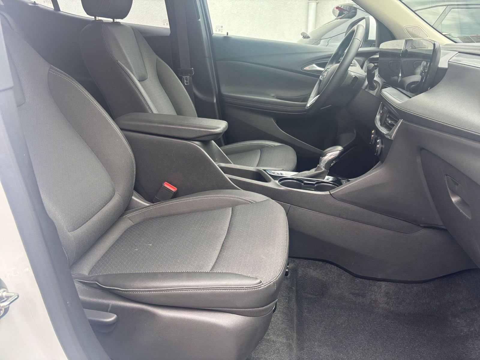 Thumbnail: 2025 Buick Encore GX - 27