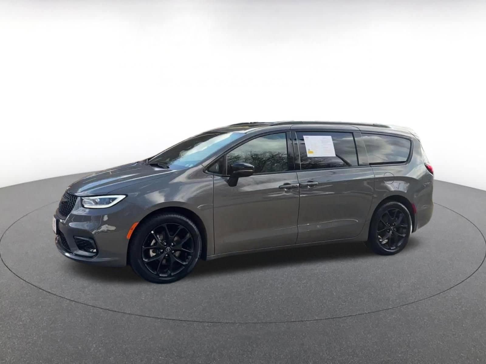 Thumbnail: 2025 Chrysler Pacifica - 8