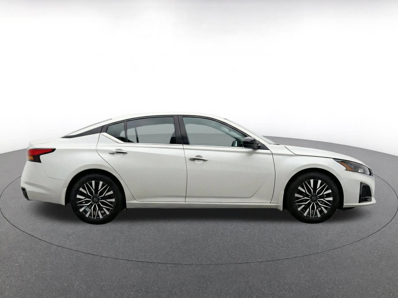 Thumbnail: 2025 Nissan Altima - 10