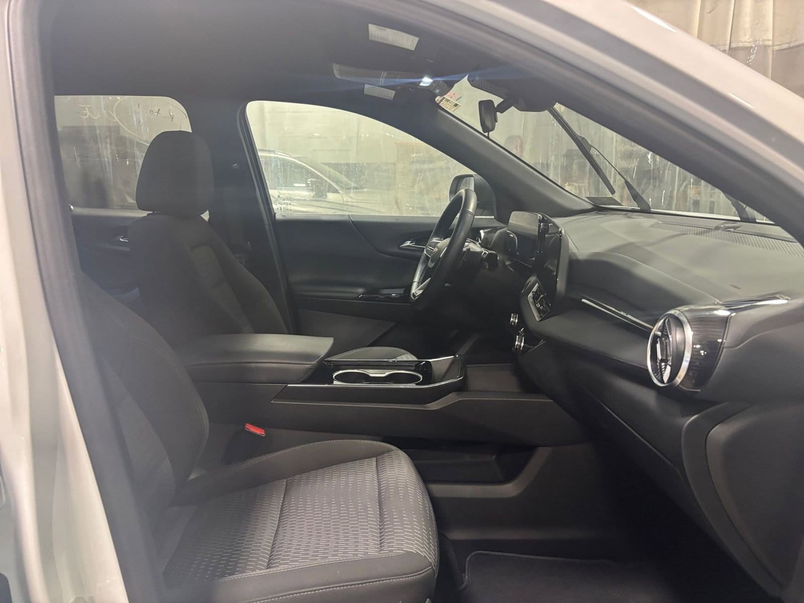 Thumbnail: 2025 Chevrolet Equinox - 25